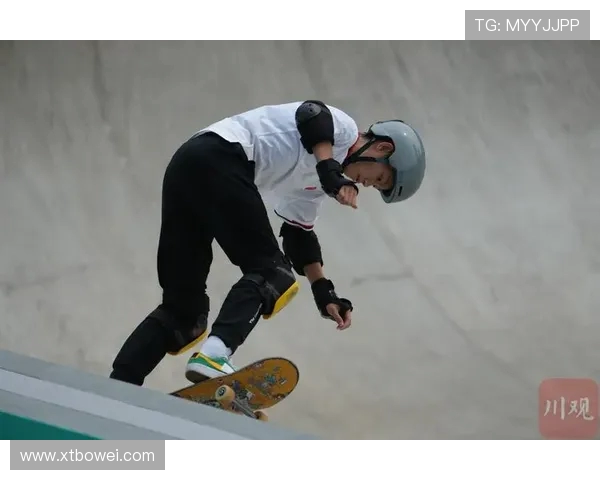 杭州城市马拉松赛中滑板队展现出色耐力与团队精神的精彩表现